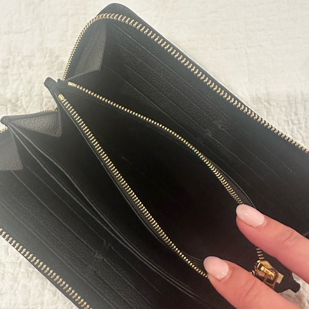 Authentic Louis Vuitton Black Zippy Wallet. 
Monogram Empreinte Leather. - Picture 13 of 16